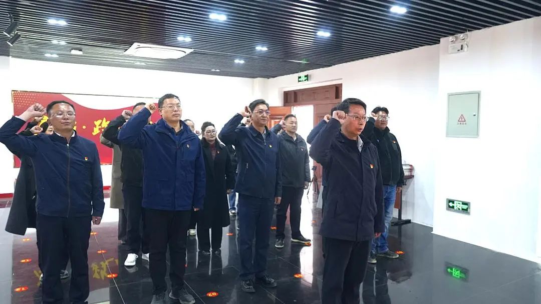 色尼区领导干部赴那曲市党风廉政教育基地开展警示教育并重温入党誓词